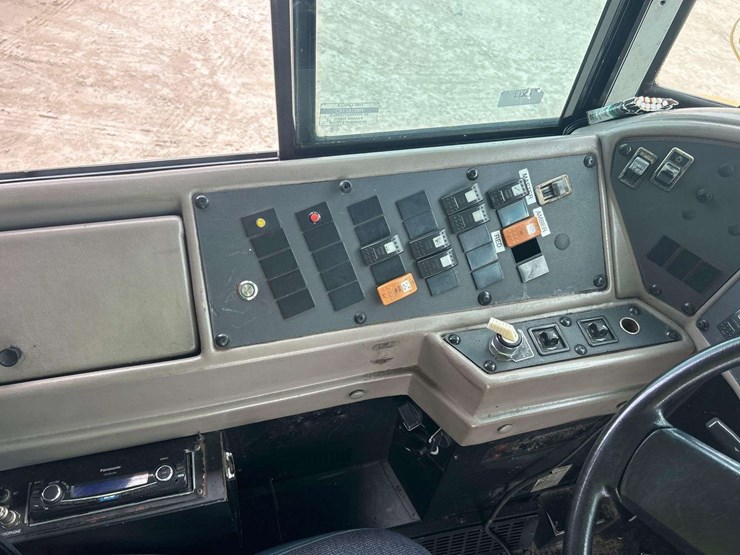 2004-ic-corporation-3000ic-school-bus-image-12