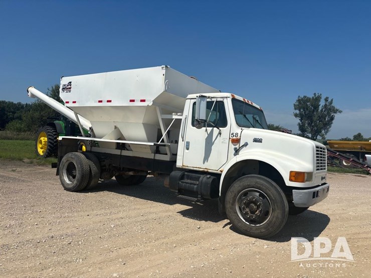 2000-ihc-4900-dry-tender-truck-(dr12098,-unit-25102)-image-1