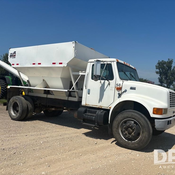 2000 IHC 4900 Dry Tender Truck (DR12098, Unit 25102)
