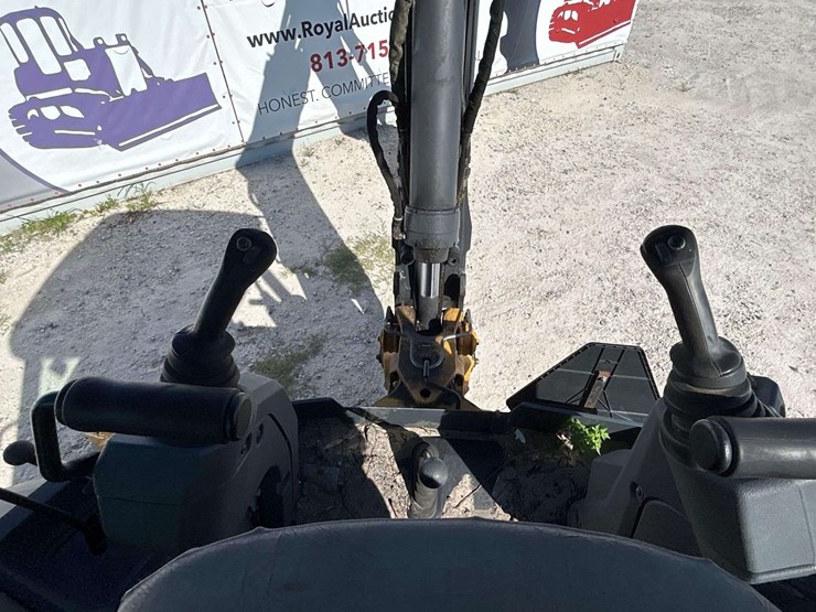 2015-caterpillar-410l-4x4-extendahoe-backhoe-loader-image-30