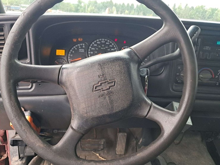 2001-chevrolet-silverado-image-17