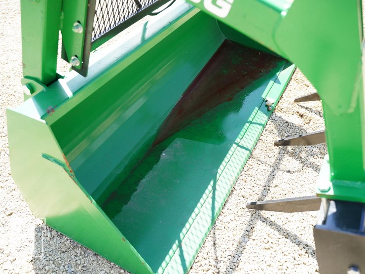 2025-john-deere-640-image-11
