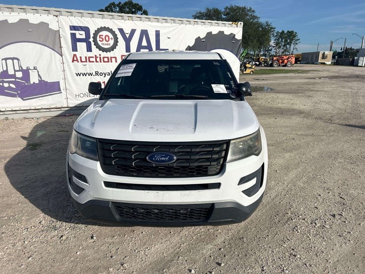 2017-ford-explorer-image-21