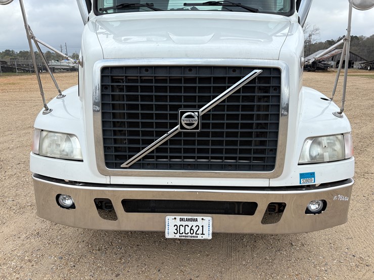 #78680-•-2014-volvo-vnm-truck-tractor-image-25