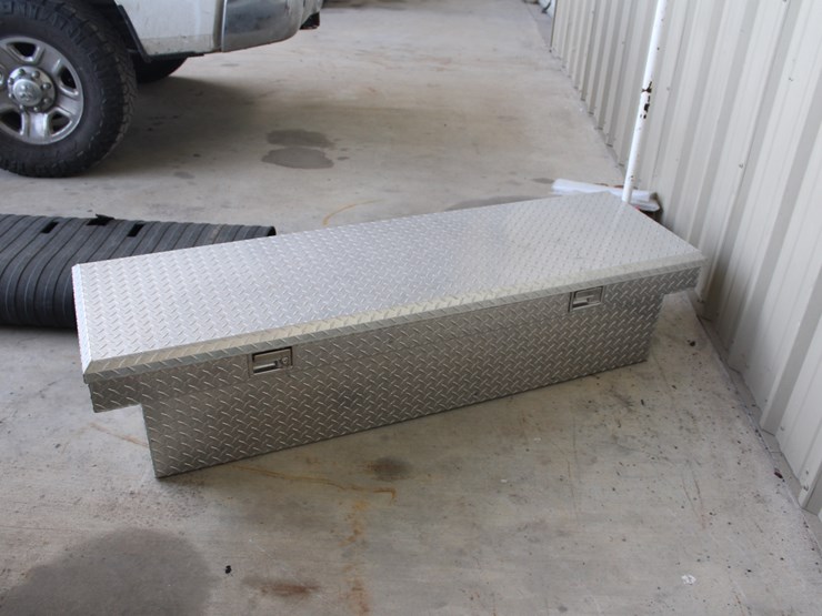 #1029-•-diamond-plate-truck-tool-box-image-1