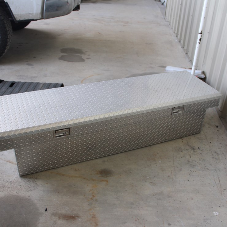 #1029 • Diamond Plate Truck Tool Box