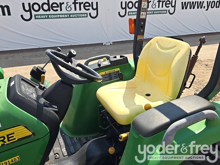 2009-john-deere-3038e-image-34