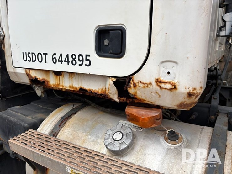 1996-mack-ch613-image-43
