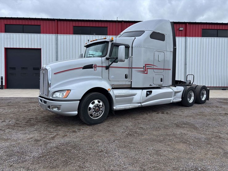 2013-kenworth-t660-image-1
