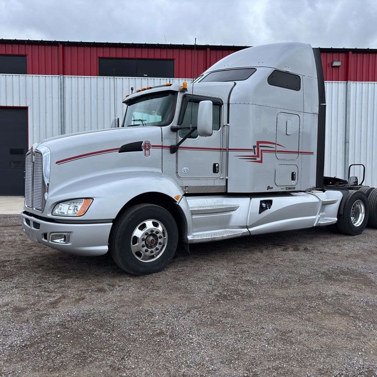 2013 KENWORTH T660
