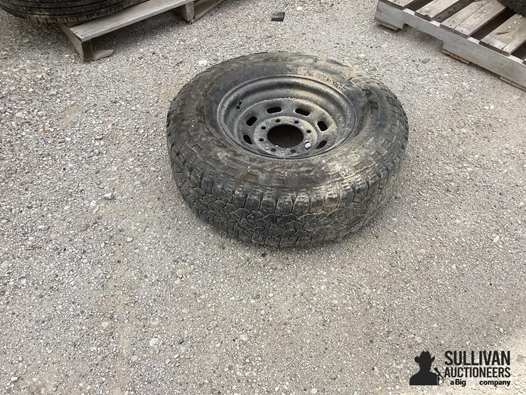 265/75r16-tire-&-rim-image-2