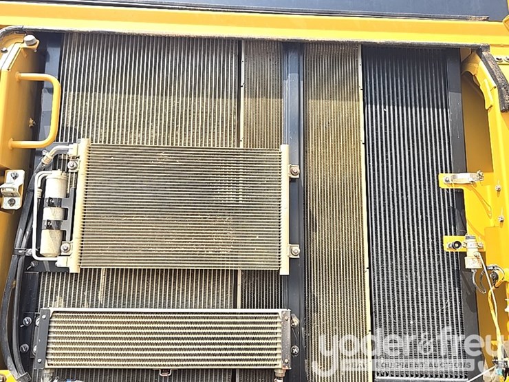 2021-caterpillar-349-image-51