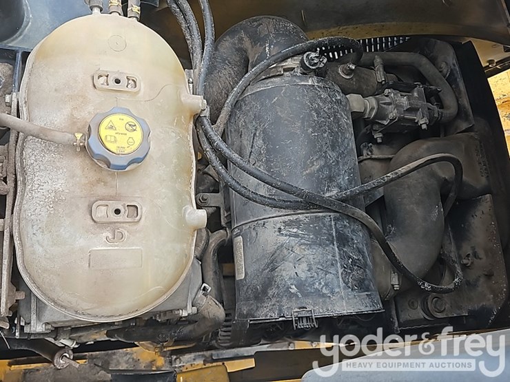 2011-deere-310j-image-28