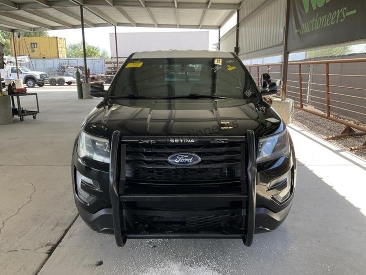 2016-ford-explorer-image-3