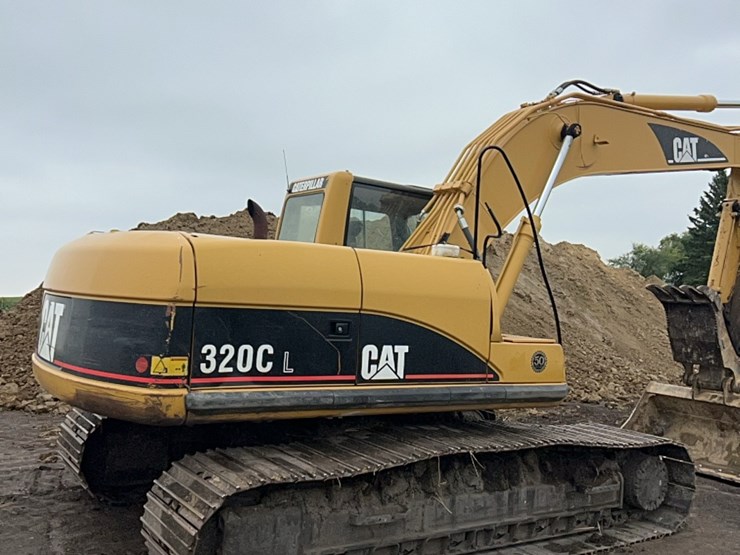 caterpillar-320-image-2