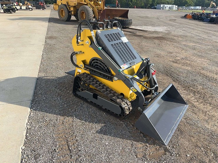 2025-land-hero-mini-stand-on-skid-loader-image-2