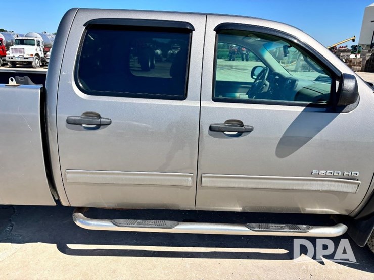 2013-chevrolet-silverado-2500-lt-image-44