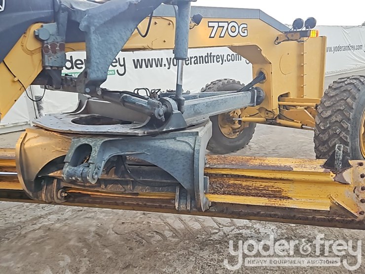 2014-deere-770g-image-9