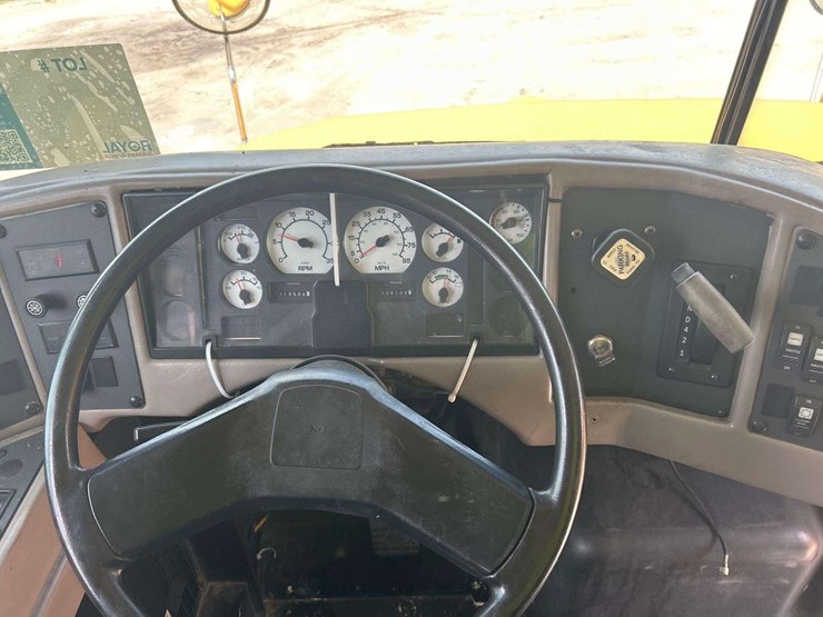 2004-ic-corporation-3000ic-school-bus-image-12