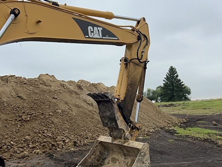 caterpillar-320-image-10