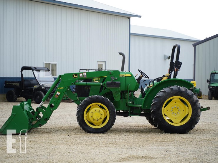 2015-john-deere-5075e-image-8
