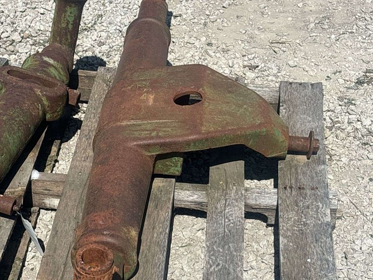 john-deere-model-b-wide-front-end-housing-image-2