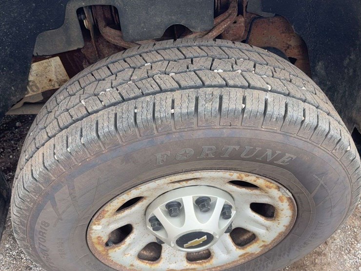 2012-chevrolet-silverado-3500hd-image-9