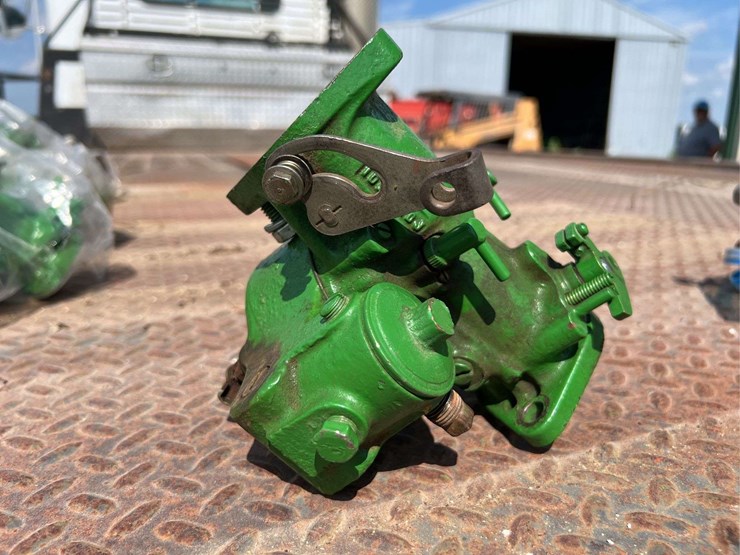 marvel-schebler-dltx-50-carburetor-image-3