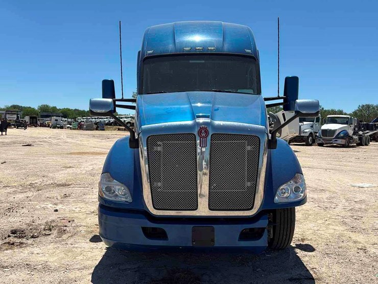 2020-kenworth-t680-image-2