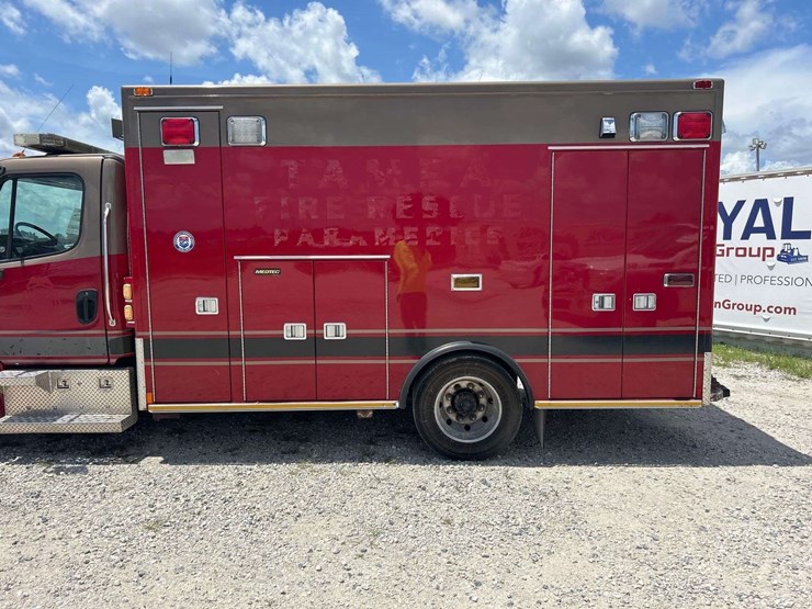 2009-freightliner-m2-106-medtec-ambulance-image-18