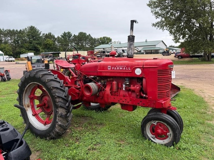 farmall-m-tractor-image-5