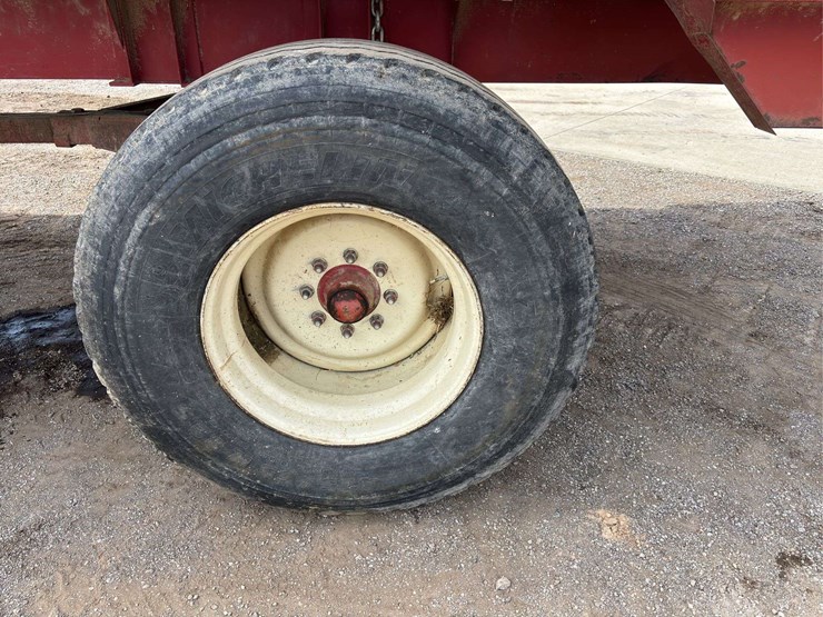 h&s-hd-twin-auger-18'-forage-wagon-image-6