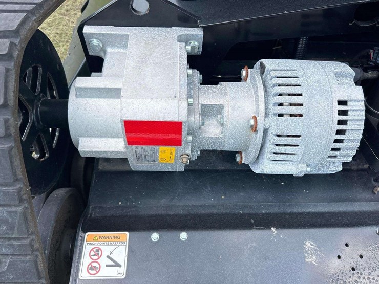 2010-john-deere-la105-image-12