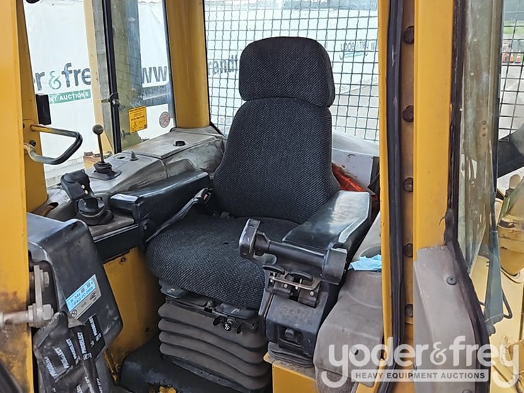 2005-caterpillar-d5n-image-26