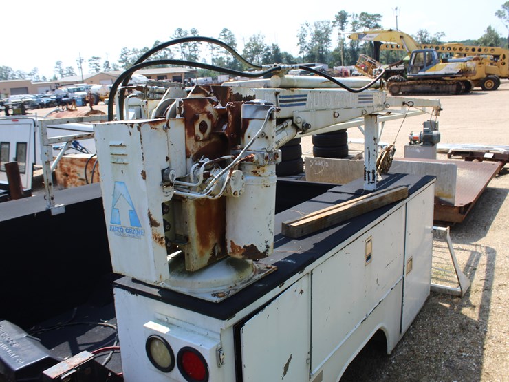 #22036-•-service-bed-with-working-auto-crane-and-lift-gate-image-12