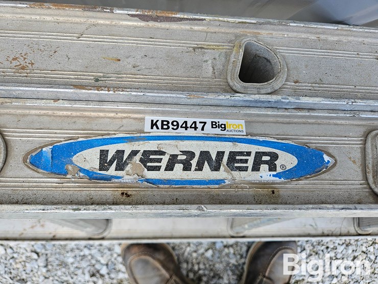 werner-28'-aluminum-extension-ladder-image-6