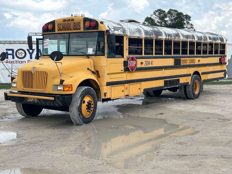 2004-ic-corporation-3000ic-school-bus-image-1