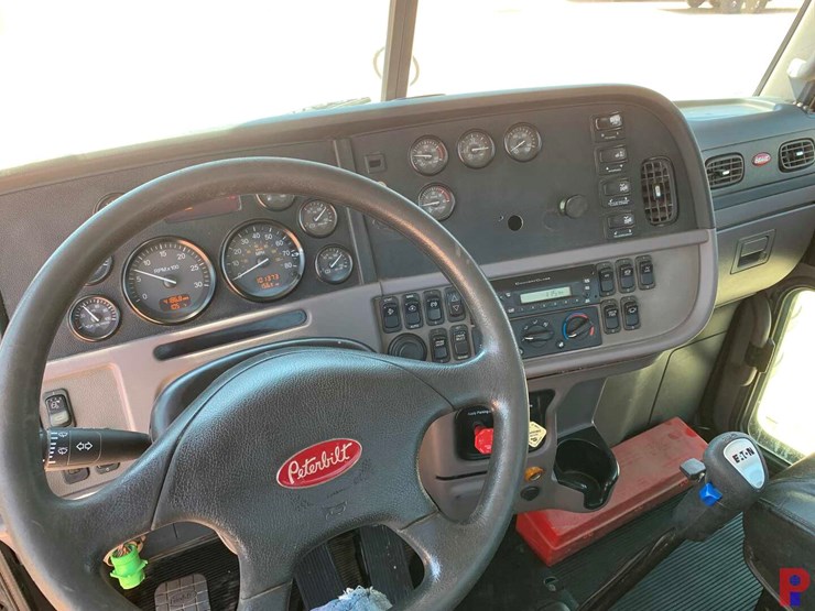 2013-peterbilt-367-image-13
