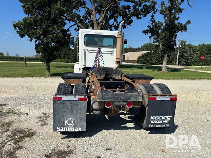 1999-peterbilt-385-image-8