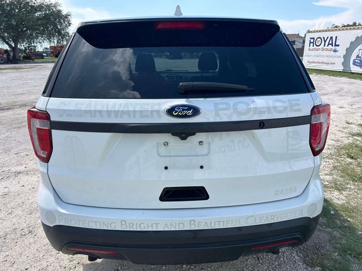 2017-ford-explorer-image-23