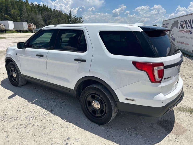 2016-ford-explorer-image-4