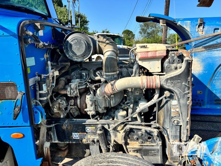 2014-peterbilt-365-image-64