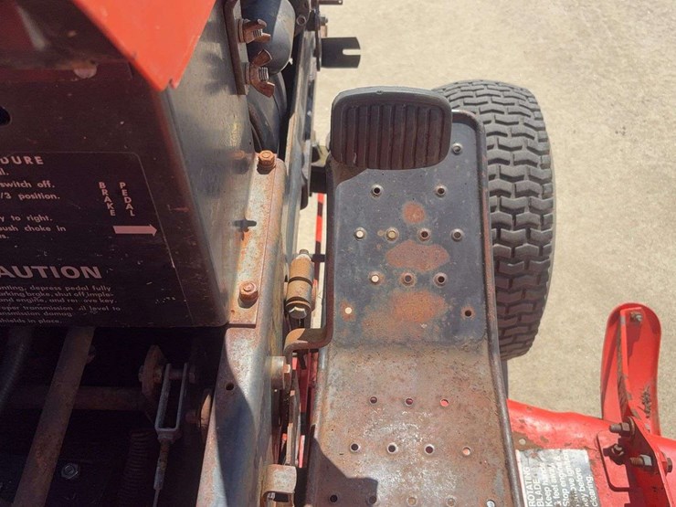 ariens-s14g-lawn-tractor-image-16