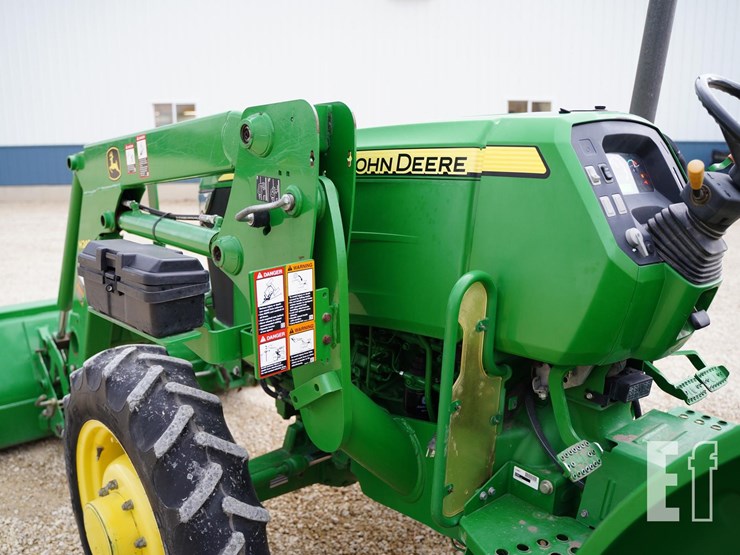 2015-john-deere-5075e-image-11