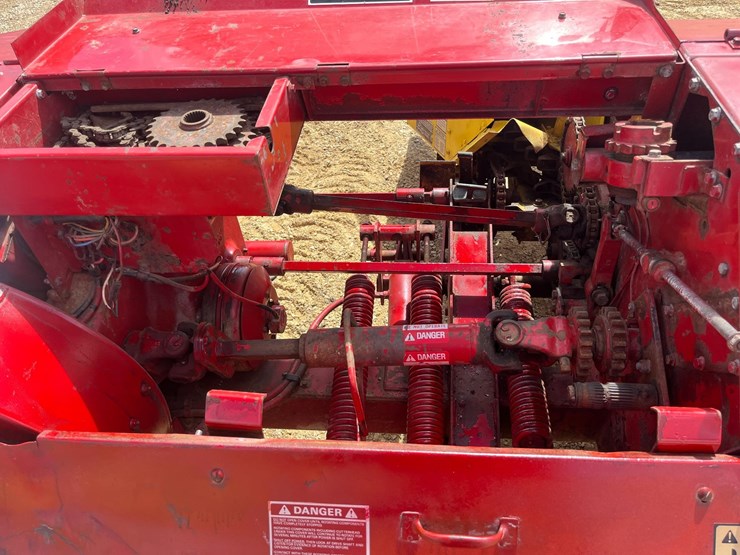 new-holland-900-image-9