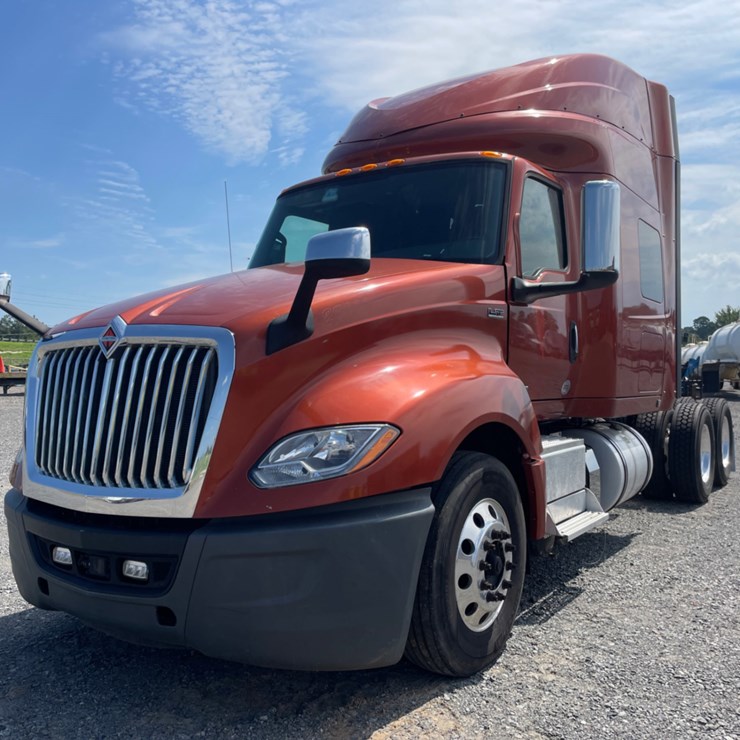 2018 INTERNATIONAL LT
