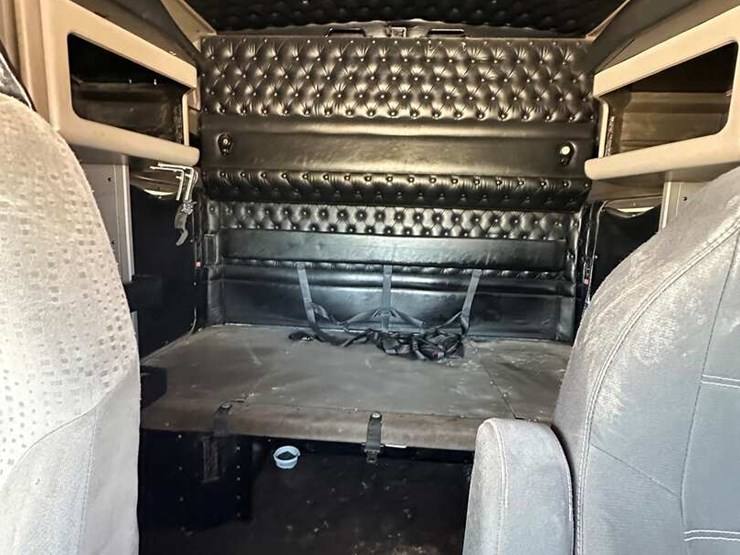 2012-kenworth-t660-image-11