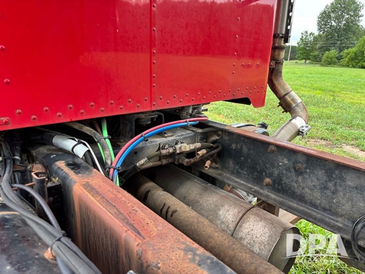 2002-peterbilt-330-image-57