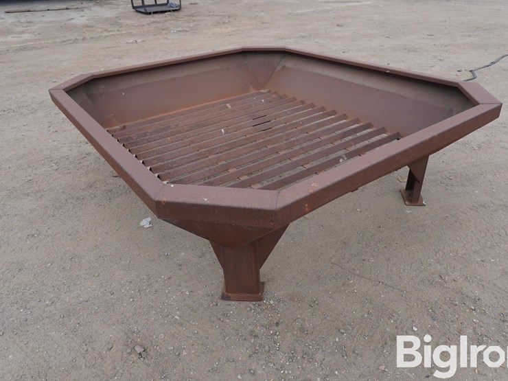 7'x8'x28"-tall-hay-feeder-image-3