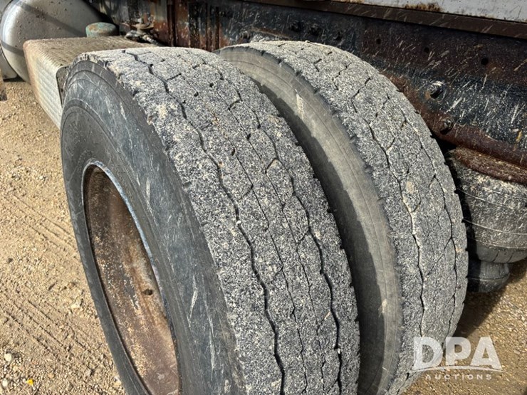 1998-peterbilt-385-image-67